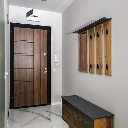 Stylish 1 Bedroom - Quiet & Comfortable