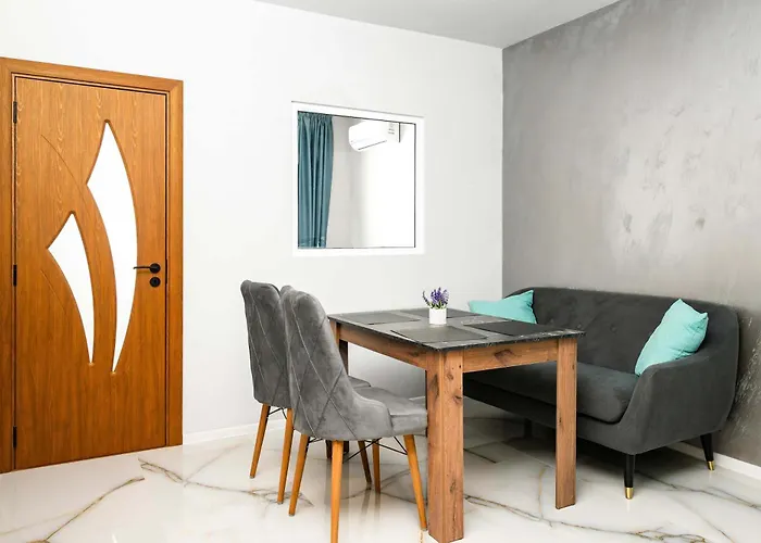 Stylish 1 Bedroom - Quiet & Comfortable *