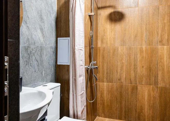 Stylish 1 Bedroom - Quiet & Comfortable *